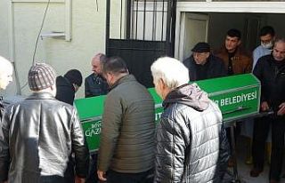 Refüje çarpan otomobilin sürücüsü öldü