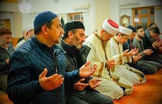 Sabah namazında eller semaya şehitler için açıldı