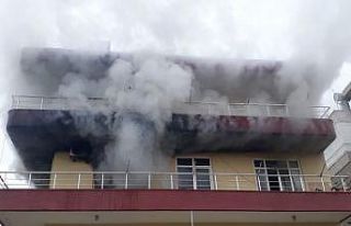 Soba patlaması sonucu çıkan yangında ev kullanılmaz...