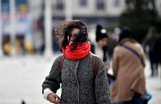 Taksim’de lodos hayatı olumsuz etkiliyor