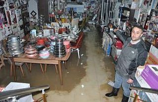 Yüksekova’da iş yeri sular altında kaldı