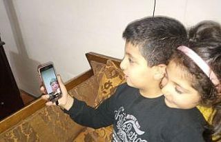 200 metre ilerideki dede ve nineleri ile telefonla...