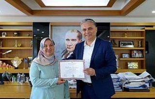 46 yaşında 4 çocuk bakarak üniversiteden mezun...
