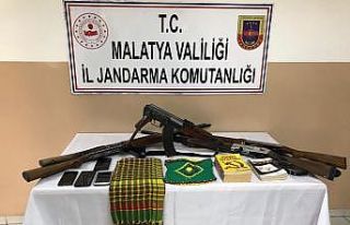 4 şahıs silahlarla yakalandı