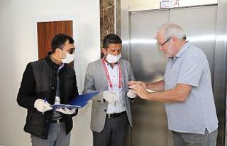 65 yaş üstü Alman çiftin alışverişini Alanya...