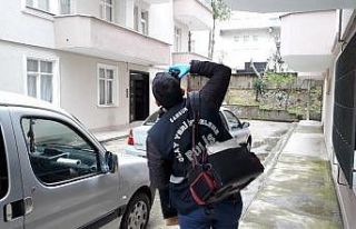 Ablasına kızdı, kendini bıçakladı