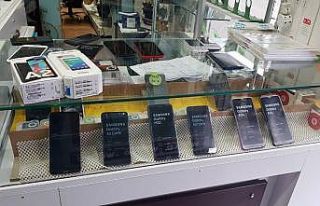 Adana’da kaçak cep telefonu ve kol saati ele geçirildi