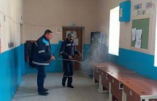 Adana’da okullar dezenfekte edildi