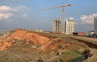 Adıyaman’da 43 dairelik bina tahliye ediliyor