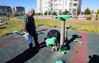 Adıyaman’da parklara bahar bakımı