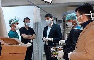 AK Gençlerden sağlık çalışanlarına motivasyon