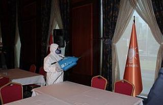 AK Parti Genel Merkezi, Kovid-19’a karşı dezenfekte...
