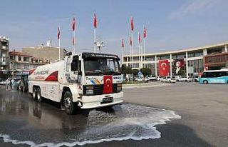 Akhisar Belediyesi, cadde ve sokakları da dezenfekte...