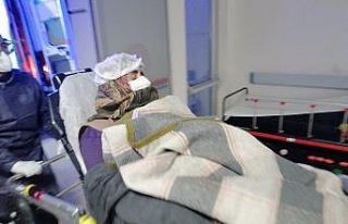 Aksaray’da umreden dönen yaşlı çift gözlem...