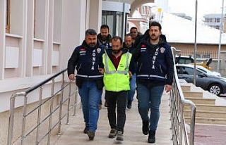 Alacak verecek kavgasında yeğenini öldürdü, arkadaşını...
