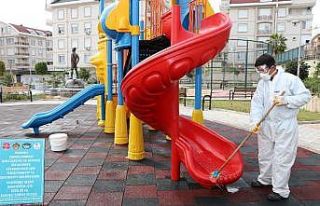 Alanya’da çocuk parklarına dezenfekte