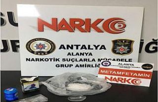 Alanya’da uyuşturucu tacirlerine otel odasında...