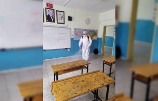 Alaplı’da okullarda ilaçlama yapılıyor