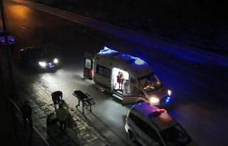 Alkollü arkadaşını kaza yerinde bırakıp kaçtı