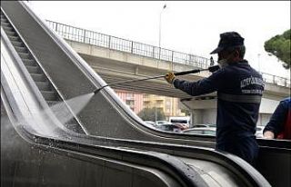 Altıeylül’de umuma açık alanlar dezenfekte ediliyor