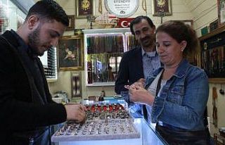 Altın fiyatları uçtu vatandaş gümüş takıya...