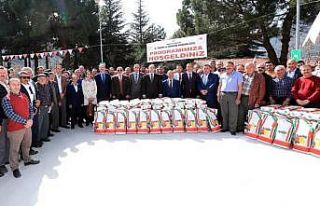 Amasya çiftçisine yonca tohumu desteği