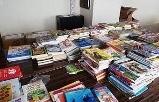 Antalya Ahlat Eğitim Kültür Derneğinden kitap...