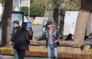 Antalya’da vatandaş park yasağına rağmen polisi...