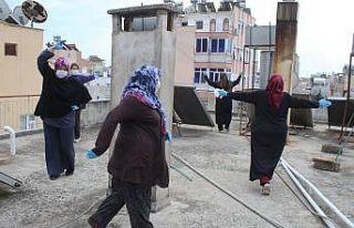 Antalyalı ev hanımları sporu terasa taşıdı