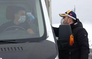 Ardahan’da geçiş güzergâhlarında ’Korona...