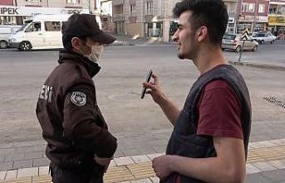 Arkadaşları ihbar etti, bekçi telefonda ikna etti