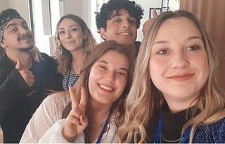 AÜ İletişim Fakültesi öğrencileri ödüllerle...