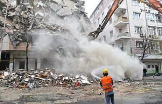 Avcılar’da kentsel dönüşümde yıkım işlemlerine...