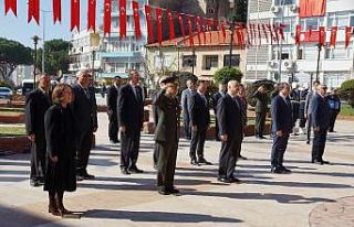 Aydın’da Çanakkale şehitleri için çelenk sunuldu