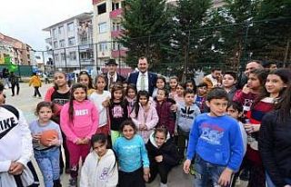 Aydoğdu İlkokuluna oyun parkı ve spor alanları...