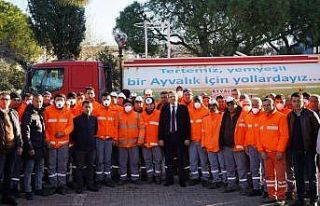 Ayvalık’ta Mesut Ergin ilaçlama ekipleriyle bir...