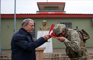 Bakan Akar, İngiltere Savunma Bakanı Wallace ile...