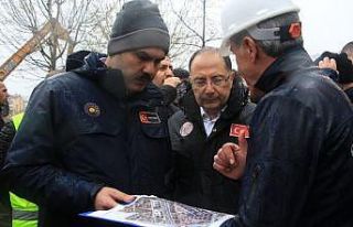 Bakan Kurum, Elazığ’da incelemelerde bulundu