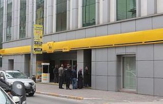 Balıkesir’de bankalarda uzun kuyruklar oluştu