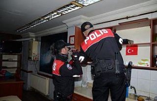 Balıkesir’de polis 22 aranan şahsı yakaladı