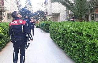 Balkondan kendisini sarkıtan çocuk için ekipler...