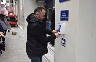 Banka şubelerine el dezenfektanları yerleştirildi