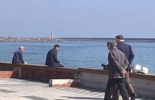 Banklar kaldırılınca oraya dizildiler gazetecileri...