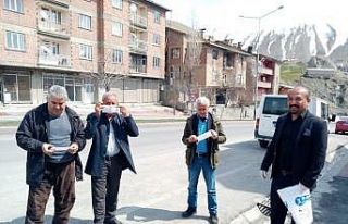 Başkan Aksaç, ücretsiz maske dağıttı