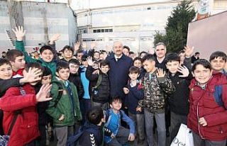 Başkan Büyükgöz mezun olduğu okulda öğrencilerle...