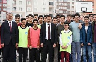 Başkan Kılca’dan okullara halı saha müjdesi