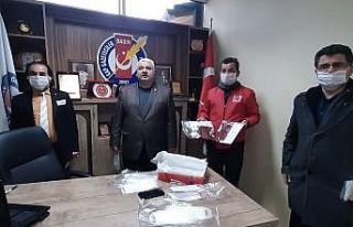 Başkan Kıymaz’dan gazetecilere maske