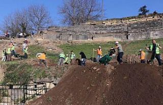 Başkan Özlü, Konuralp tarihi kazı alanında çalışmaları...