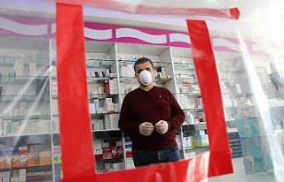 Batman’daki eczaneden Korona virüse karşı naylonlu...