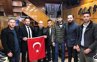 Battalgazi’de bayrak dağıtımı